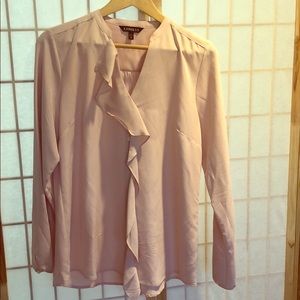 Pretty in pink button down w/ ruffles. Sz M